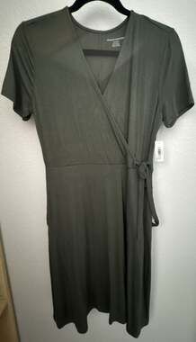 Amazon Essentials Wrap Dress Size S Olive Green Short Sleeve